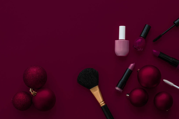 Zestaw kosmetyków i makijażu dla marki urody Christmas sal - Zdjęcie, obraz