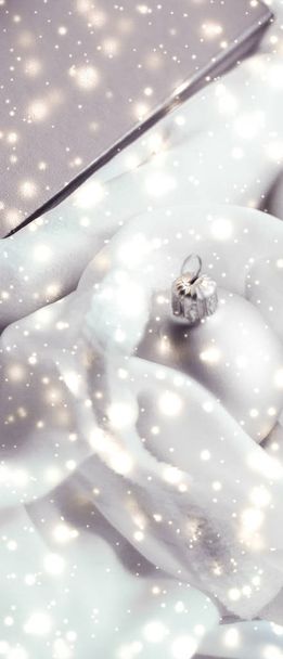 Christmas magic holiday background, festive baubles, silver vint - Foto, Imagen