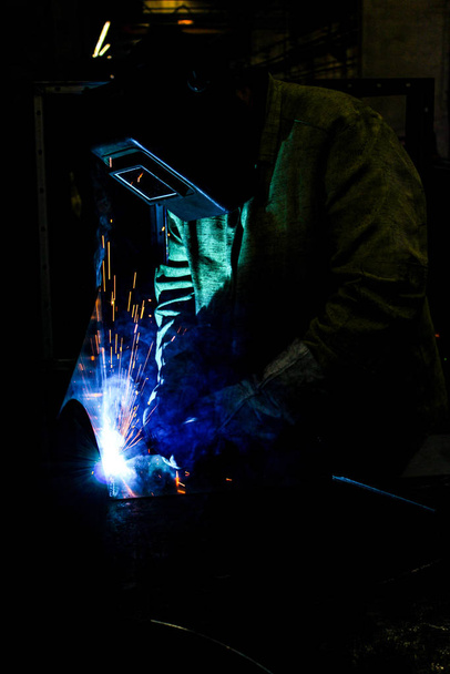 welder work, welding sparks, workshop production - Fotografie, Obrázek
