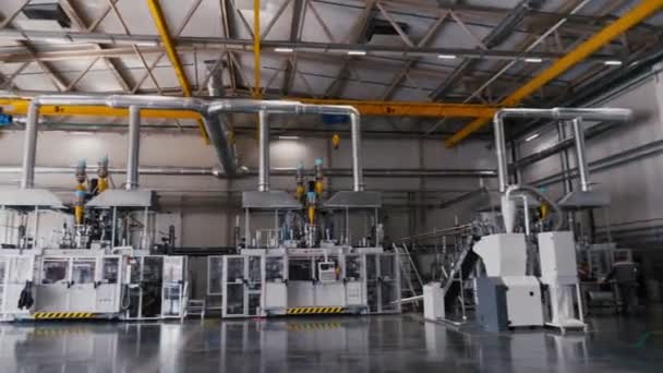Termal yalıtım üretim tesisinde ekipman bulunan dükkan - Video, Çekim