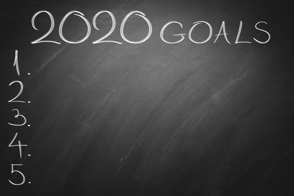 2020-Ziele auf schwarzem Brett. Kreidetafel - Foto, Bild