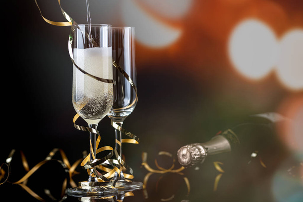 bicchieri di champagne con scintille
 - Foto, immagini