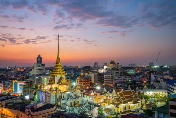 Ciudad de Bangkok (Wat Trimitr
) - Foto, imagen