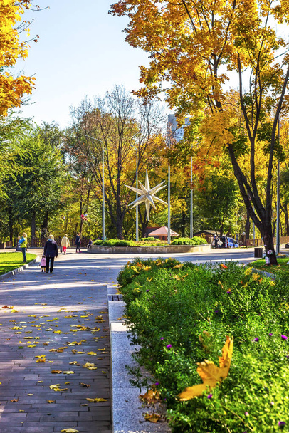 Zeleniy Guy Park, Ucrania, ciudad de Dnipro, Dnipropetrovsk
 - Foto, Imagen