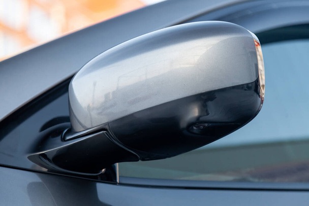 Close-up of the side left mirror with rear veiw 3d camera and wi - Foto, afbeelding