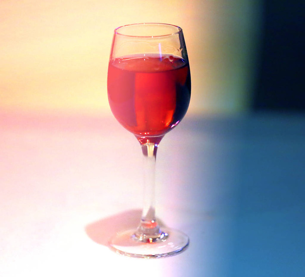 Photo macro of a glass of wine in a cafe - Valokuva, kuva