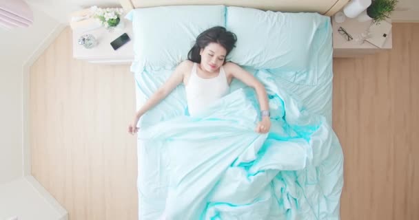 woman sleeping well in bed - Materiał filmowy, wideo