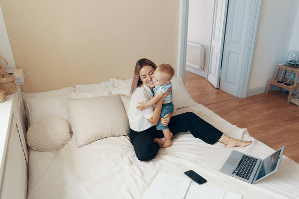 Business mom takes a break. Multi-tasking, freelance and motherhood concept - Фото, изображение