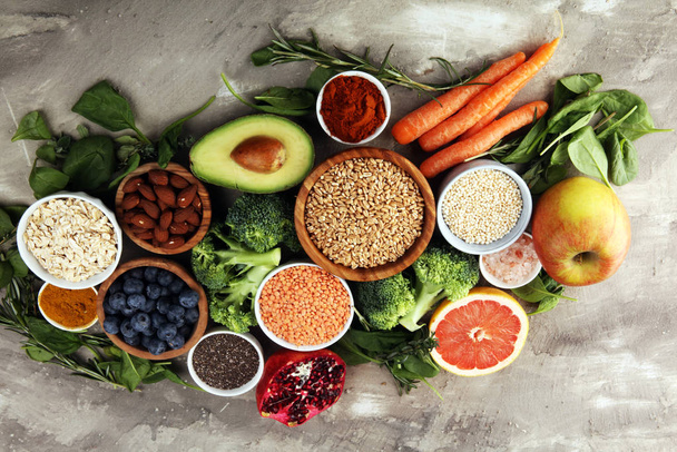 Terveellinen ruoka puhdas syöminen valinta: hedelmät, vihannekset, siemenet, su
 - Valokuva, kuva