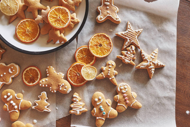 Christmas honey biscuits with orange. Happy New Year - Фото, зображення
