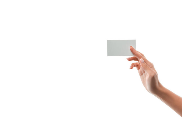 vista recortada de niña sosteniendo tarjeta en blanco aislado en blanco
  - Foto, Imagen