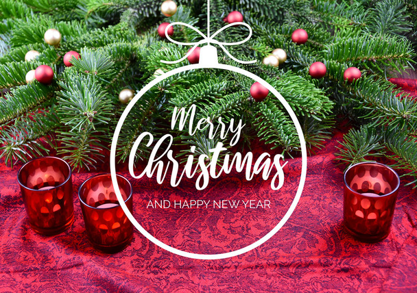 Joyeux Noël et bonne année carte de voeux avec bougie rouge
 - Photo, image