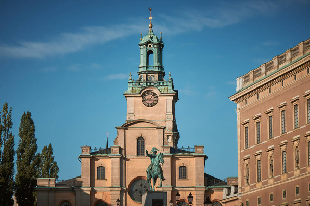 The Statue of Karl XIV Johans and Church of St. Nicholas in Stockholm, Sweden - Foto, Bild