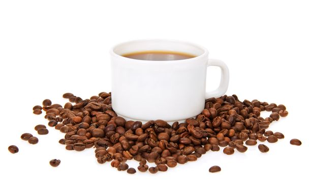 Cup of coffee with coffee the grains, isolated on white - Foto, Bild