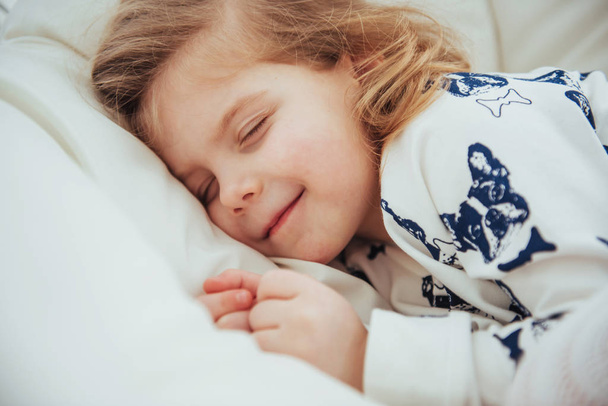 child little girl sleeps in the bed. - Valokuva, kuva