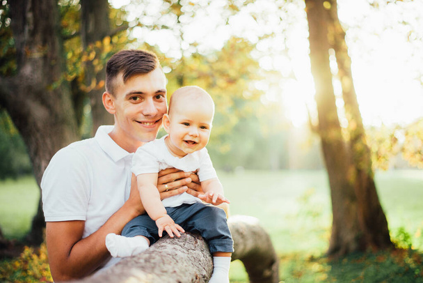 happy father and son in summer park - Valokuva, kuva