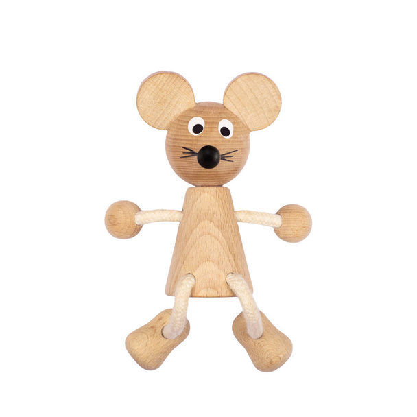 Topo giocattolo divertente su uno sfondo bianco. Topo giocattolo in legno a tutta lunghezza. Toy mouse da vicino
. - Foto, immagini