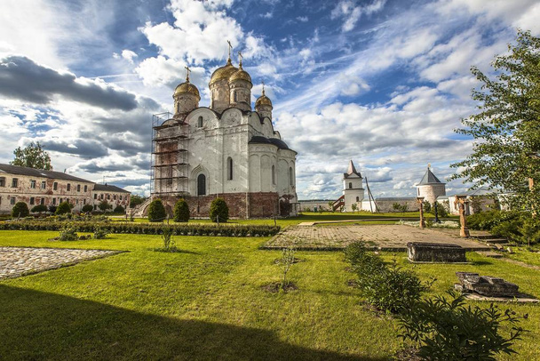 A beautiful view of the Luzhetsky Monastery of St. Ferapont captured in Mozhaisk, Russia - Fotografie, Obrázek