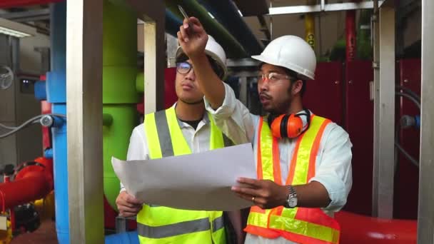 Working Engineers in modern factory - Materiaali, video