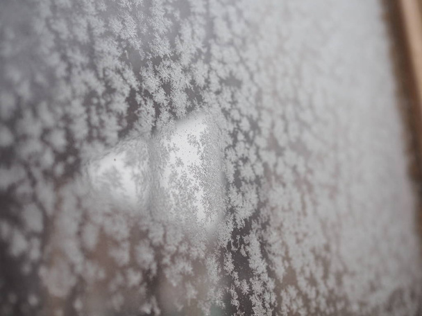 sněhové vločky na skle. začátek zimy. zaměření proměnné - Fotografie, Obrázek