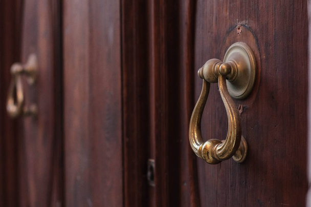 Ретро металлический дверной стук в дверь
 - Фото, изображение