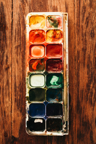 Plan view of a watercolor paint box. - Foto, afbeelding