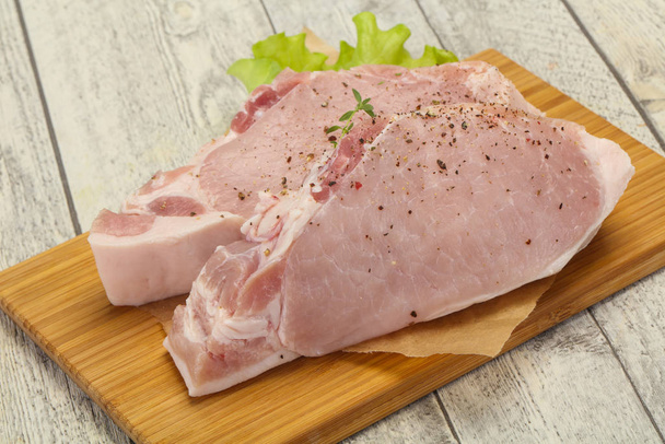 Izgara için çiğ domuz eti biftek - Fotoğraf, Görsel