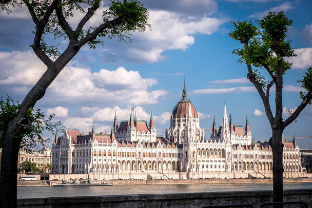 Budynek parlamentu węgierskiego w Budapeszcie - Zdjęcie, obraz