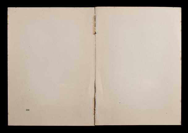 Livro antigo desdobrado mostrando páginas texturizadas
. - Foto, Imagem
