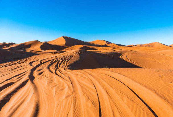 Dunas de arena de Erg Chebbi en el desierto del Sahara, Marruecos - Foto, Imagen