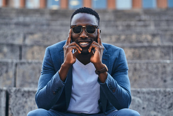Portrait of attractive black man in sunglasses - Photo, Image