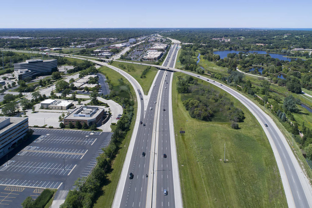 Letecký pohled na příměstskou dálnici - Fotografie, Obrázek