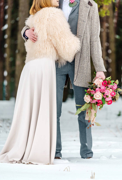 winter wedding young couple  - Zdjęcie, obraz