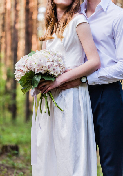 wedding in the forest, young couple - Foto, afbeelding