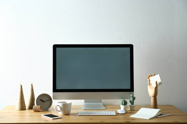 Современные компьютерные и офисные принадлежности на деревянном столе, место для текста. Рабочее место дизайнера
 - Фото, изображение