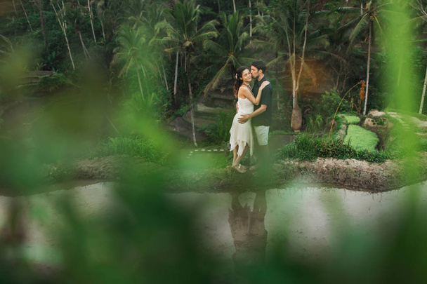 Young latin american couple with amazing view of Ubud rice terra - Foto, Imagem