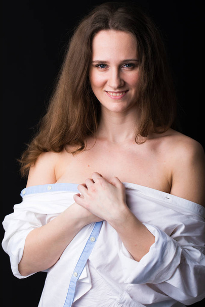 Closeup portrait of young brunette woman  - Fotoğraf, Görsel