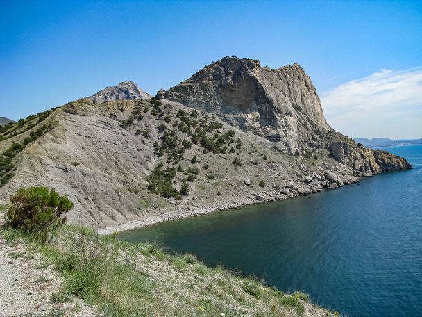 Krím, Kara Dag hegyvonulat, a dél-nyugati oldalon, Blue La - Fotó, kép