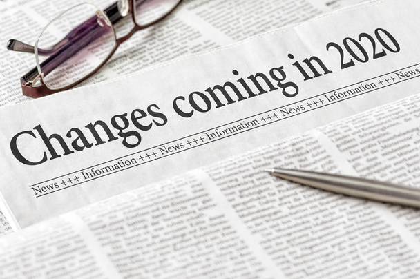 Gazeta z nagłówkiem "Zmiany nadchodzące w 2020 r". - Zdjęcie, obraz