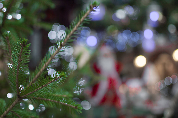 Targ bożonarodzeniowy we Francji i choinka - Zdjęcie, obraz