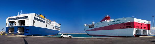 Ferryboats listos para cargar
 - Foto, Imagen