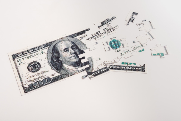 skládačka kousky dolarové bankovky izolované na bílém s kopírovacím prostorem - Fotografie, Obrázek