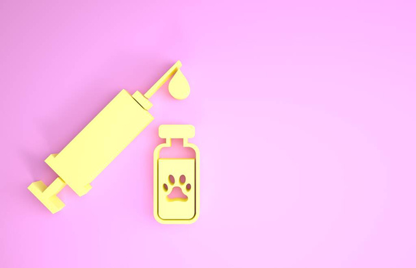 Желтый шприц с питомцем вакцины значок изолирован на розовом фоне. Отпечаток лапы собаки или кошки. Концепция минимализма. 3D-рендеринг
 - Фото, изображение