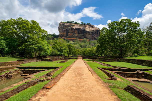 Sigiriya Rock (Lion Rock) è un patrimonio mondiale dell'UNESCO e un
 - Foto, immagini