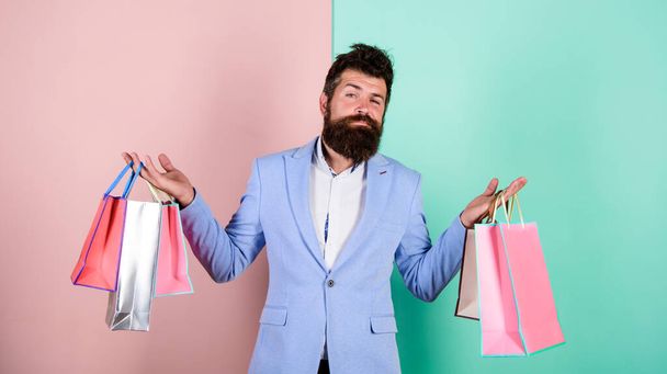 brutal hipster shopper. big sale. male shopaholic hold shopping bags. present packages for holiday preparation. special offer on black friday. shop closeout. rich businessman with purchase - Fotografie, Obrázek