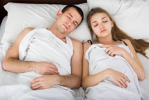 Portrait of positive couple napping in bed - Foto, immagini