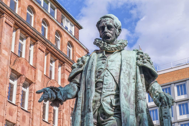 Carl Friedrich Petersen statue in Hamburg, Germany - Foto, immagini