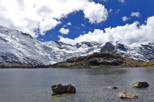 Nevado y laguna - Foto, immagini