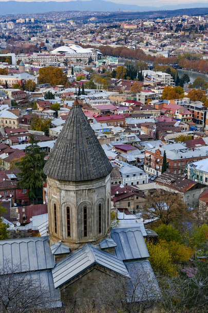 Tbiliszi, Georgia Kilátás az óvárosra naplementekor. - Fotó, kép