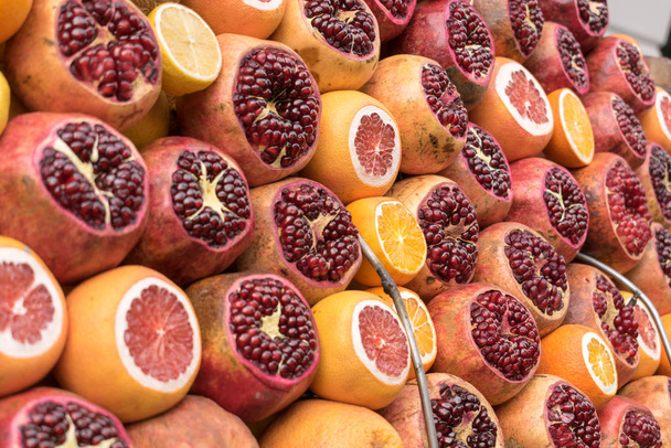 Appelsiinit ja granaattiomenat, luomuhedelmät - Valokuva, kuva